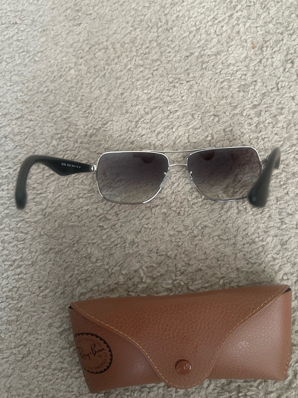Ray-Ban Silver Aviator Sunglasses with Brown Case - Picture 2 of 7